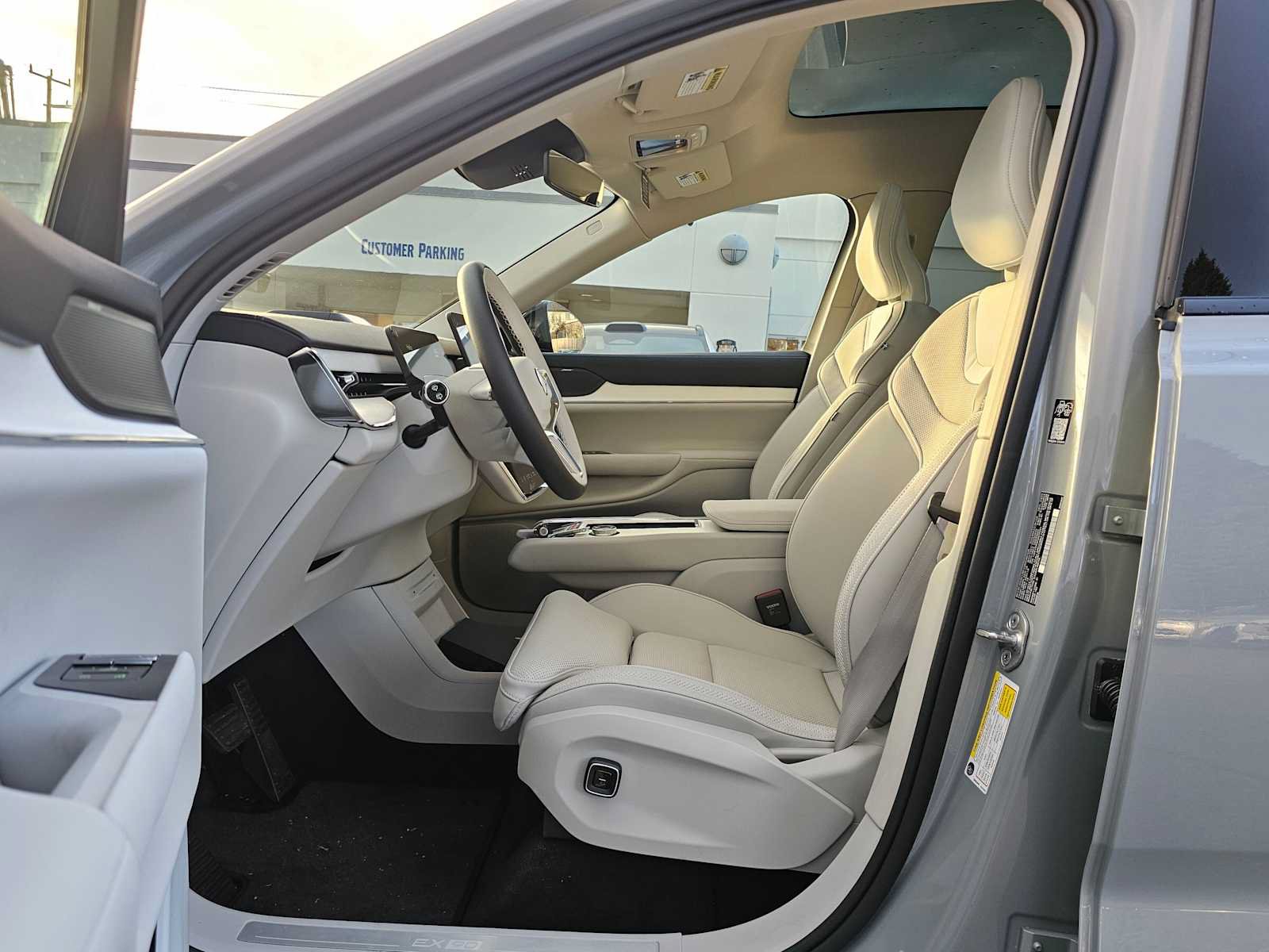 New 2025 Volvo EX90 Plus AWD/4WD image 18