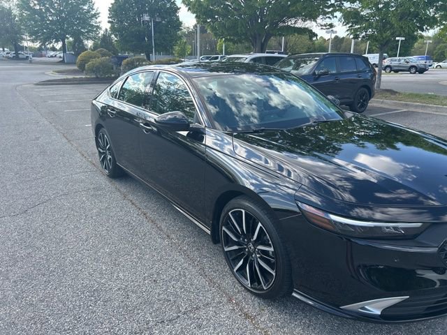 Used 2023 Honda Accord Touring image 3