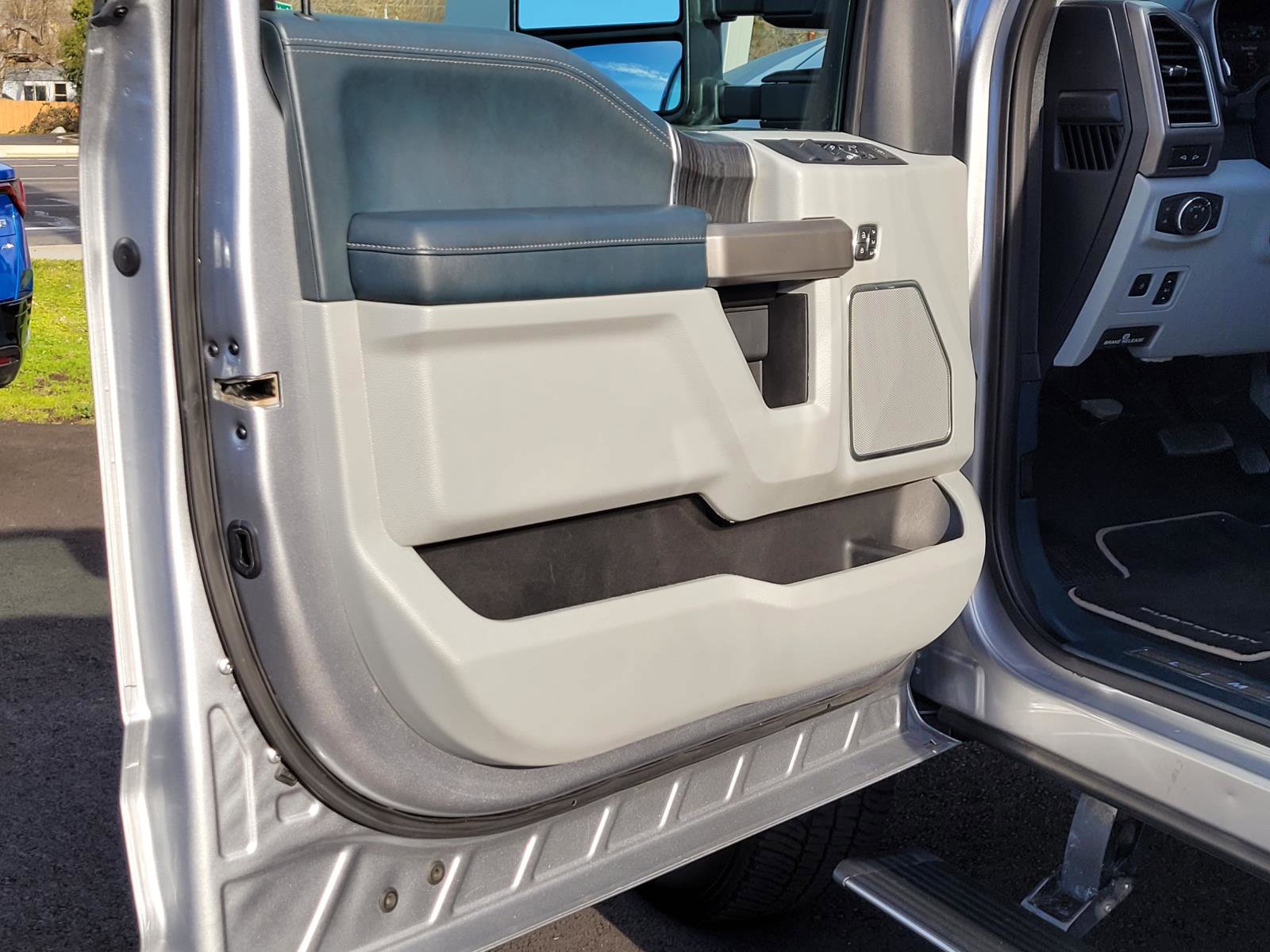 Used 2022 Ford F250 Limited image 11