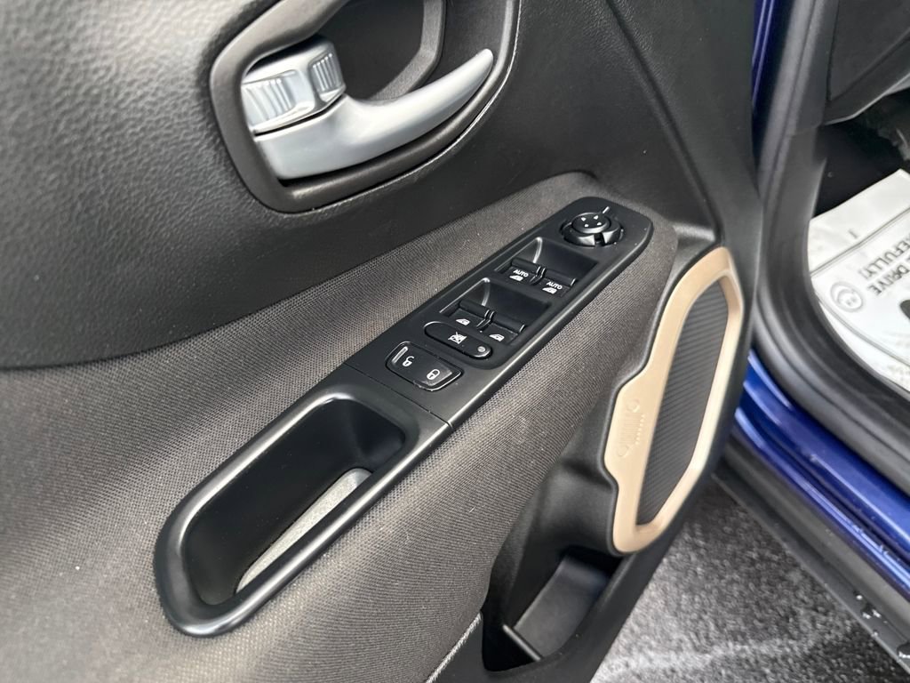 Used 2016 Jeep Renegade Sport w/ Power & Air Group image 14