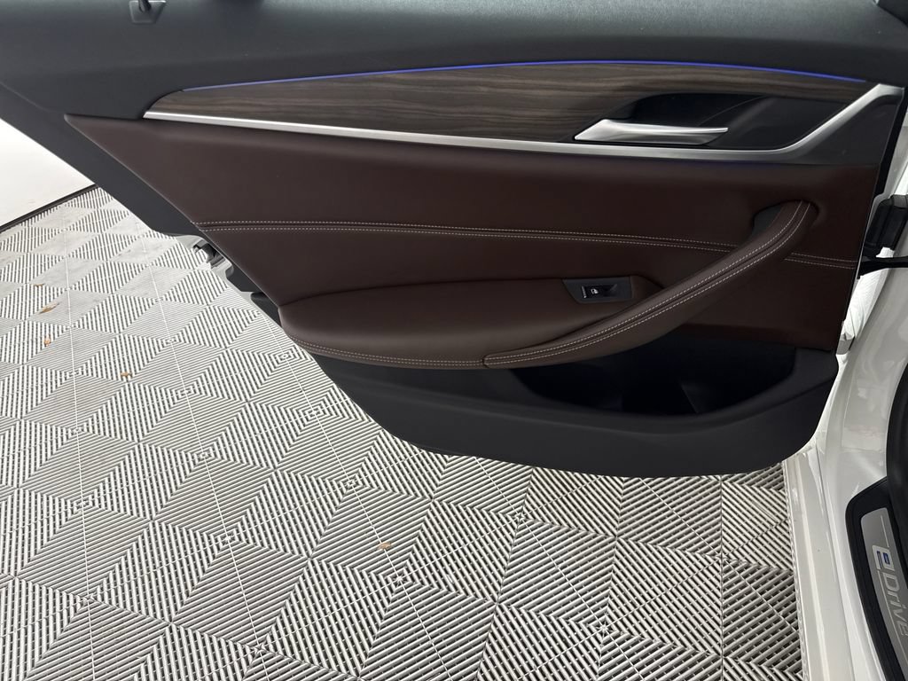 Used 2018 BMW 530e w/ Premium Package 2 RWD image 12