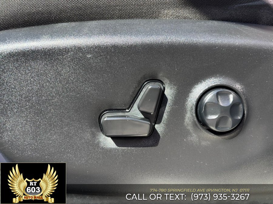 Used 2023 Chrysler Voyager LX FWD image 22