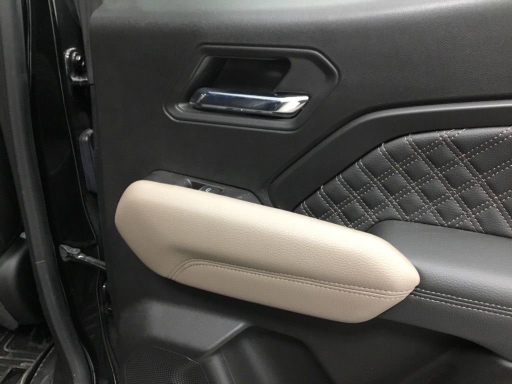 Used 2023 GMC Canyon Denali image 16