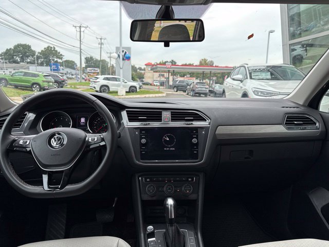 Used 2021 Volkswagen Tiguan SE w/ Panoramic Sunroof Package AWD/4WD image 5