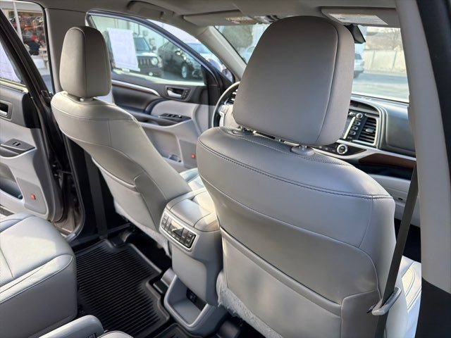 Used 2015 Toyota Highlander Limited Platinum AWD/4WD image 25