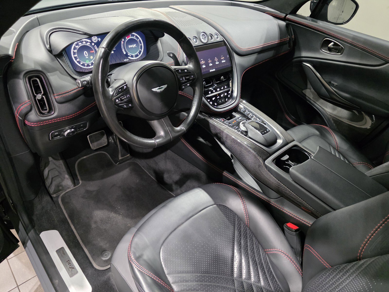 Used 2023 Aston Martin DBX image 3