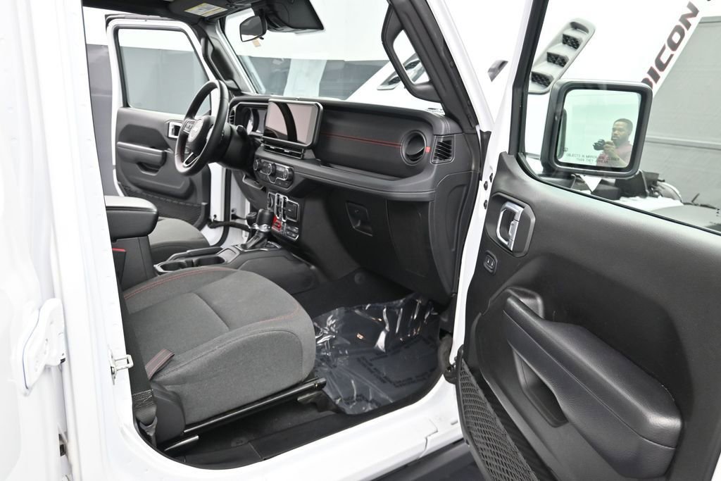 Used 2024 Jeep Wrangler Unlimited Rubicon AWD/4WD image 12