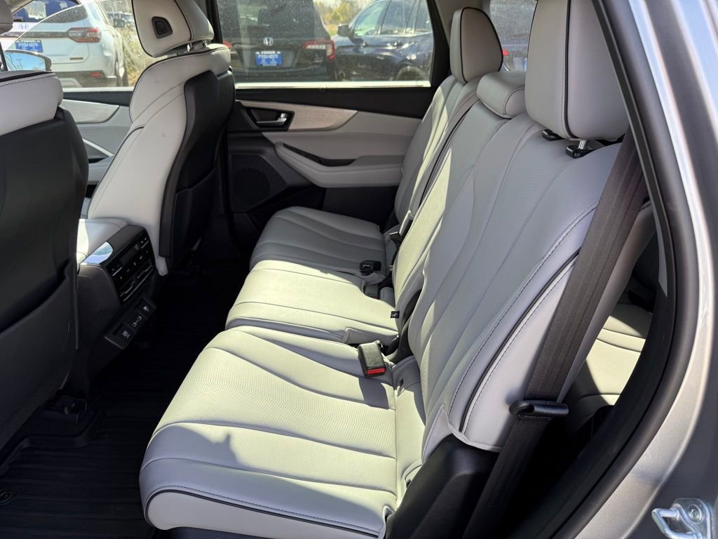 Used 2023 Acura MDX SH-AWD w/ Advance Package image 14