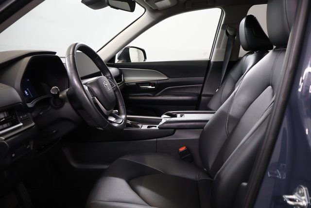 Certified 2024 Toyota Grand Highlander AWD image 12
