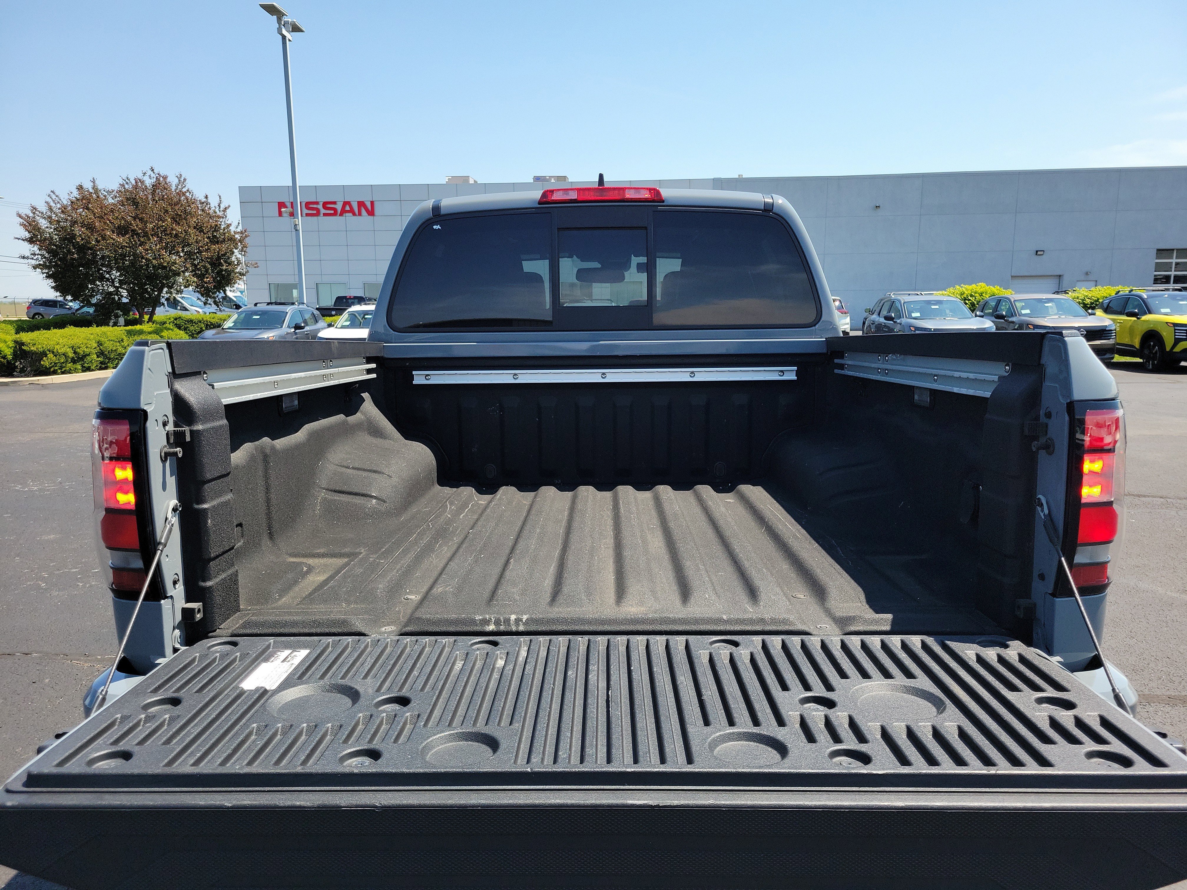 Used 2022 Nissan Frontier PRO-4X w/ Pro-4X Premium Package AWD/4WD image 8