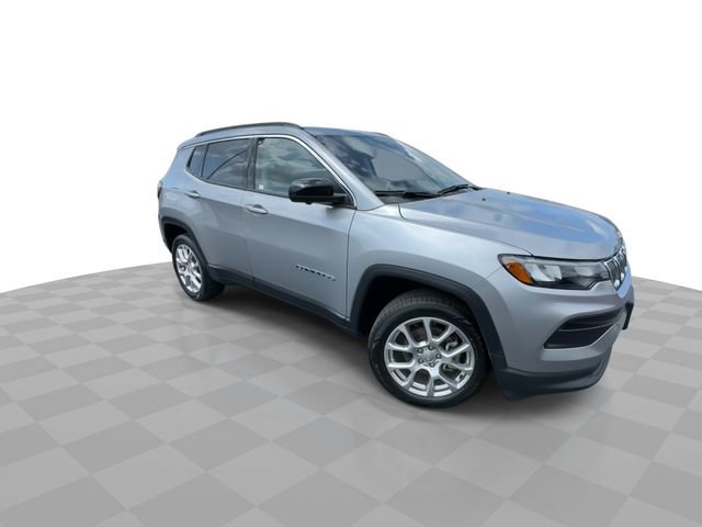 Used 2022 Jeep Compass Latitude w/ Sun and Sound Group image 2