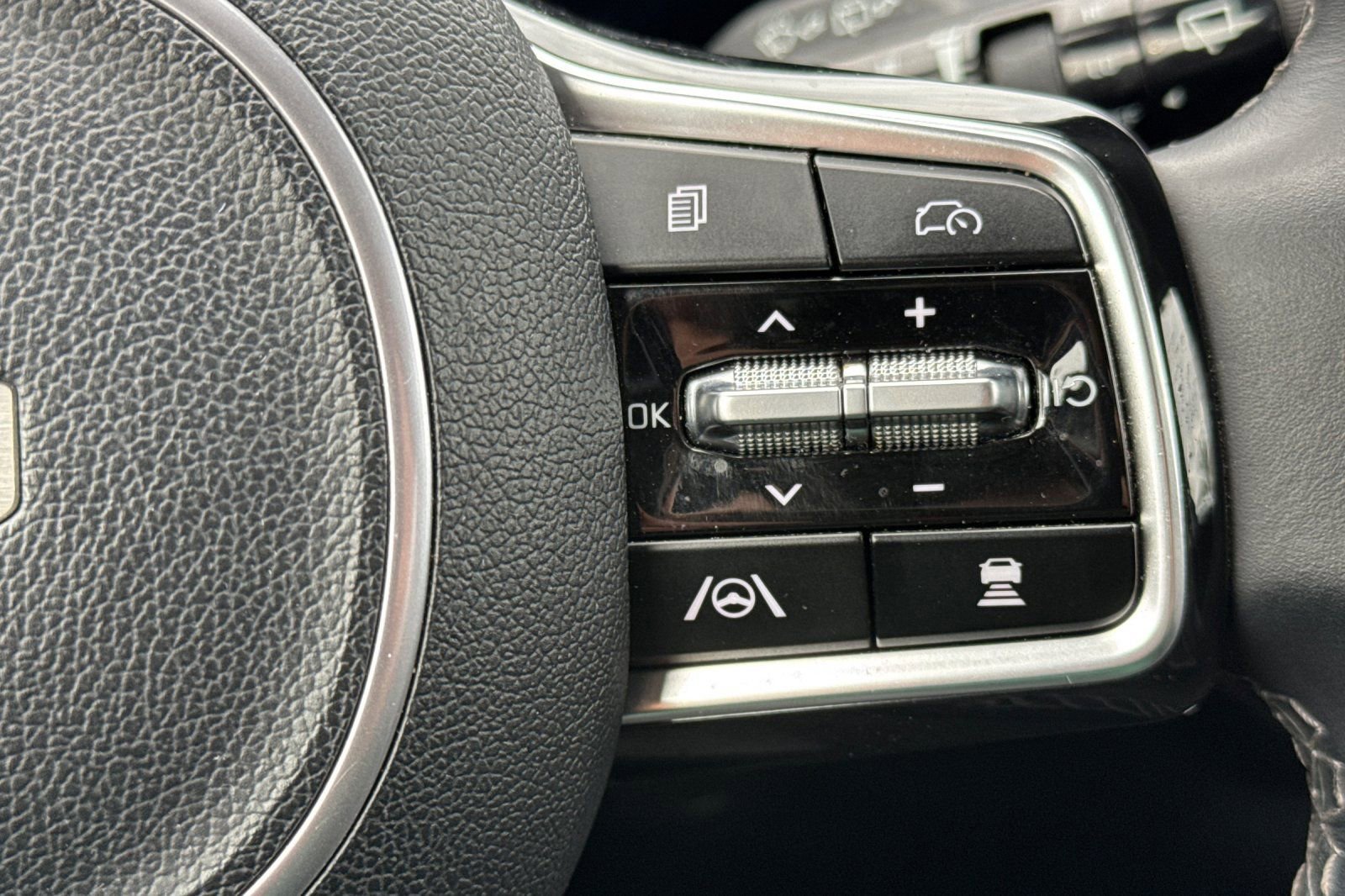 Used 2024 Kia Sorento S image 29