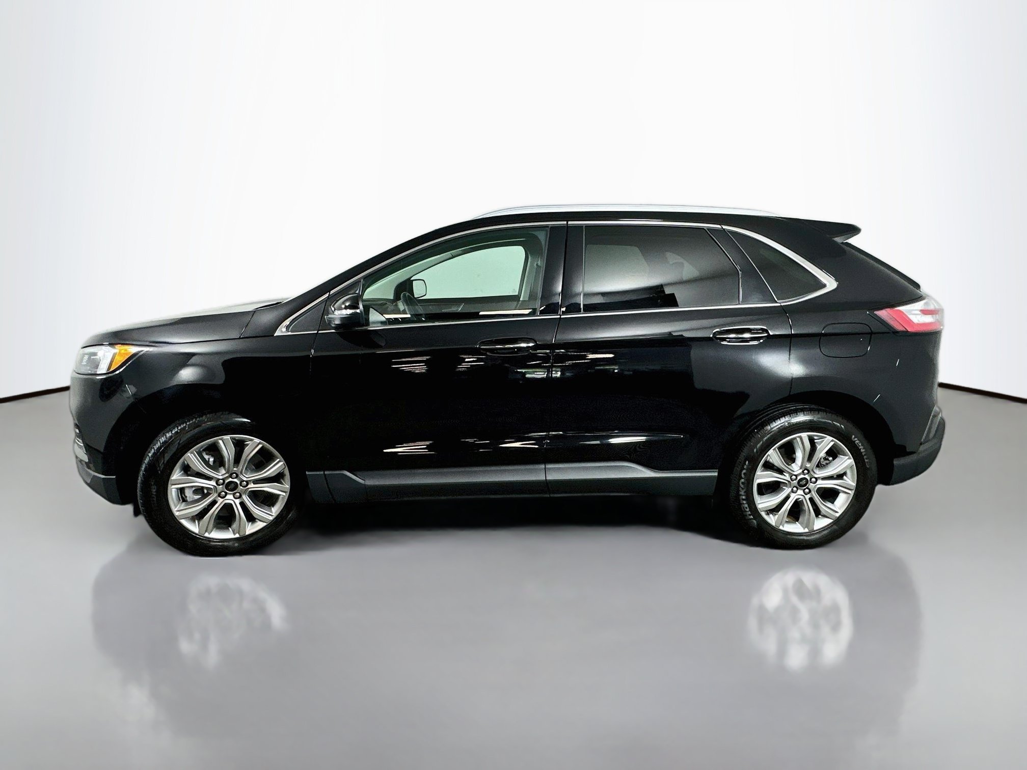 Used 2024 Ford Edge Titanium AWD/4WD image 4