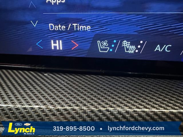 Used 2024 Chevrolet Traverse RS image 16