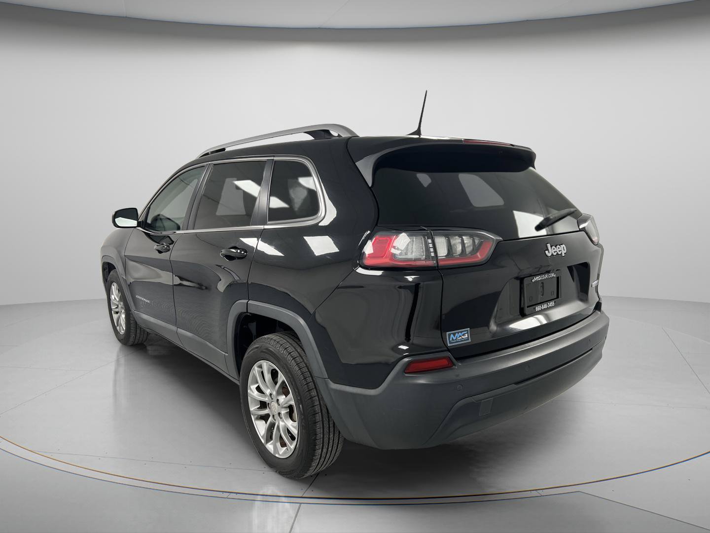 Used 2019 Jeep Cherokee Latitude Plus FWD image 6