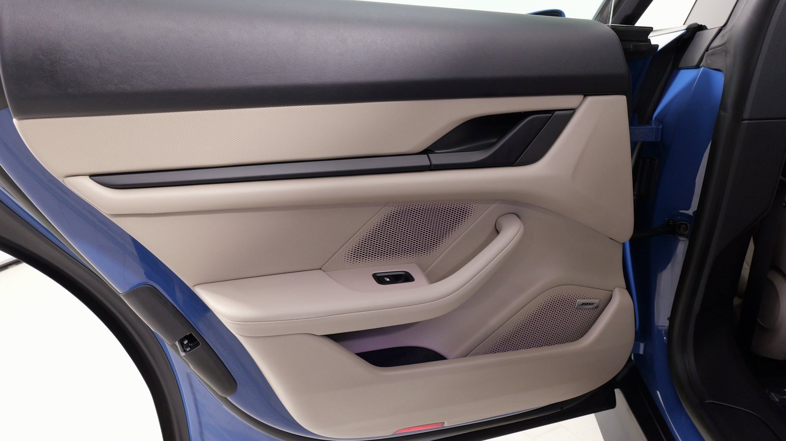 Used 2023 Porsche Taycan image 35