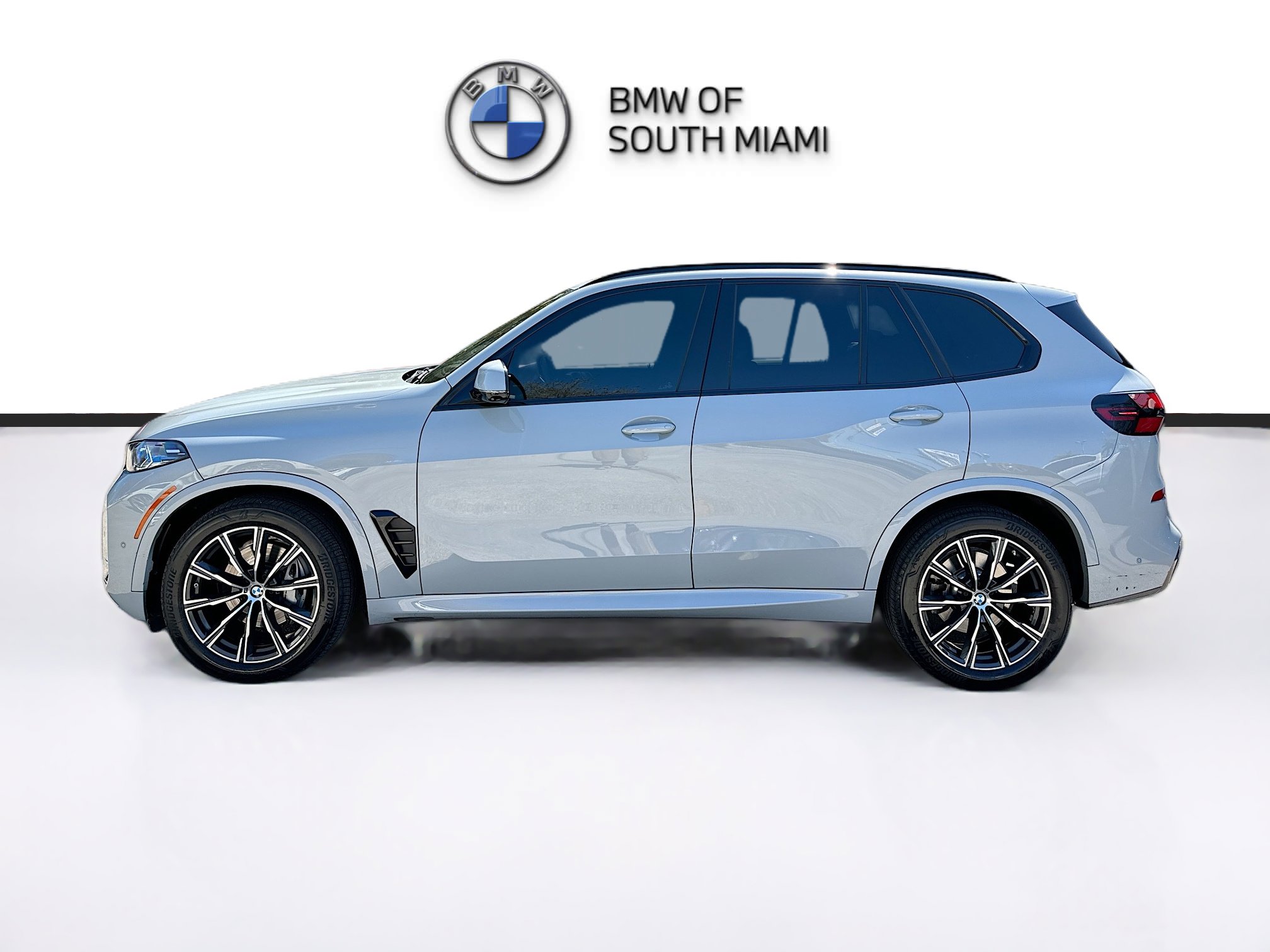 Certified 2024 BMW X5 xDrive40i w/ M Sport Package image 3