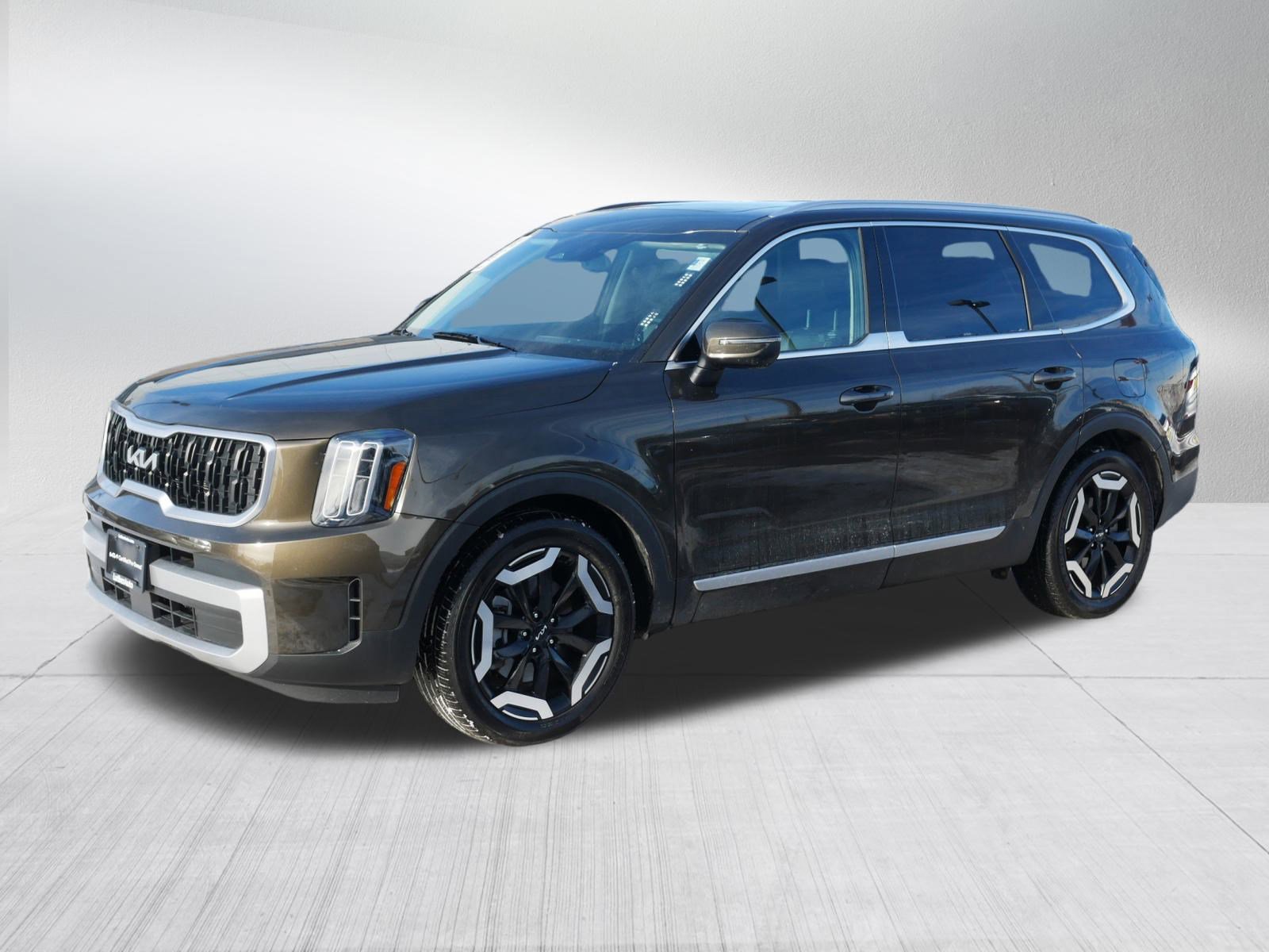 Certified 2023 Kia Telluride EX image 3