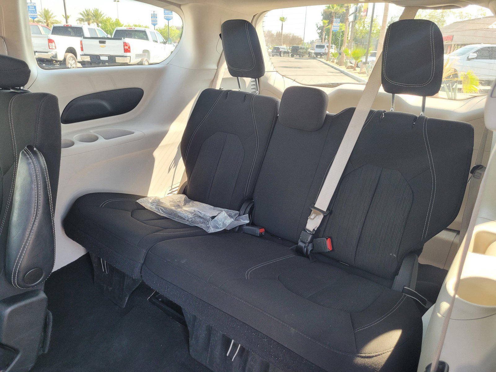 Used 2023 Chrysler Voyager LX image 12