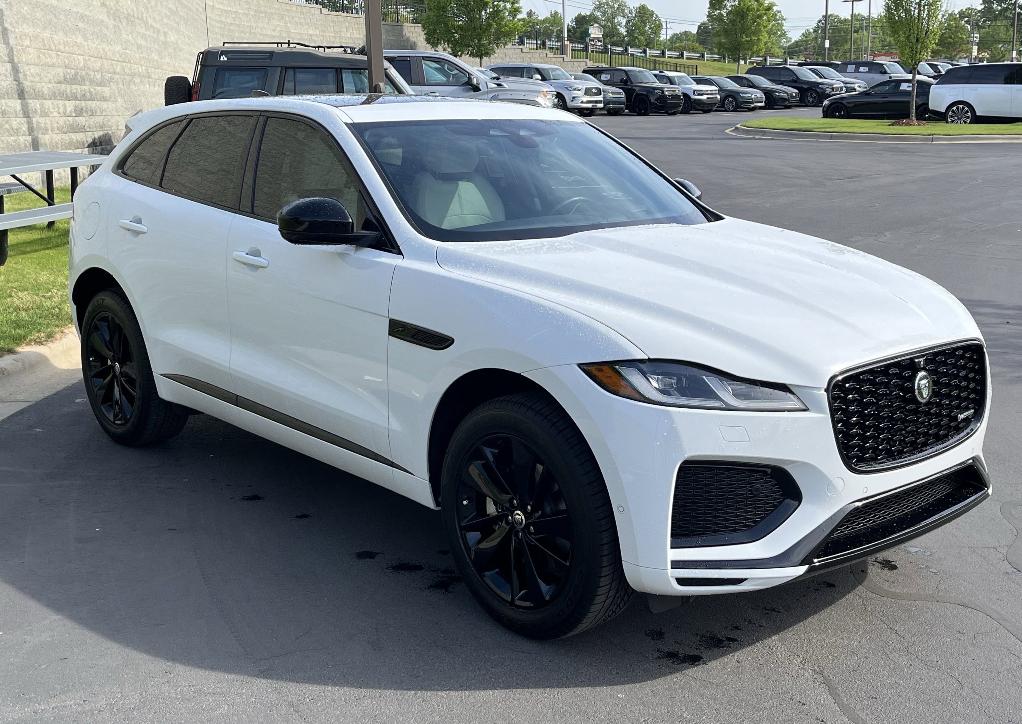Used 2025 Jaguar F-PACE R-Dynamic S image 9