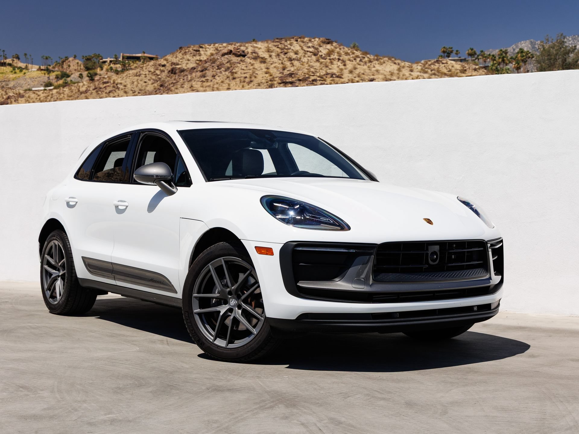 Certified 2025 Porsche Macan Turbo AWD/4WD image 9