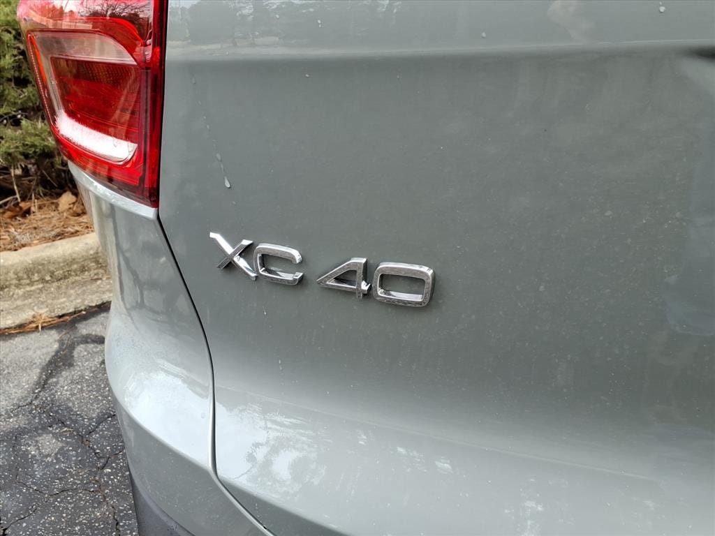 New 2026 Volvo XC40 B5 Plus w/ Protection Package Premier AWD/4WD image 5