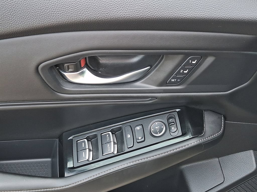 Used 2023 Honda Accord Touring image 13