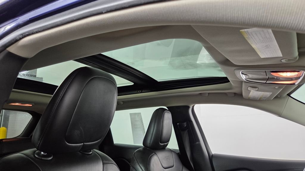 Used 2015 Jeep Cherokee Limited image 38