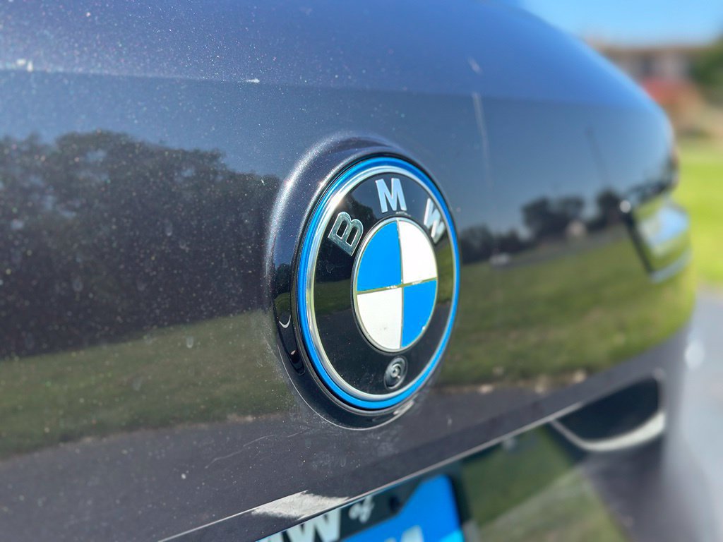 Used 2022 BMW iX xDrive50 w/ Sport Package AWD/4WD image 16