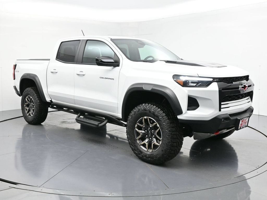 Used 2025 Chevrolet Colorado ZR2 AWD/4WD image 7