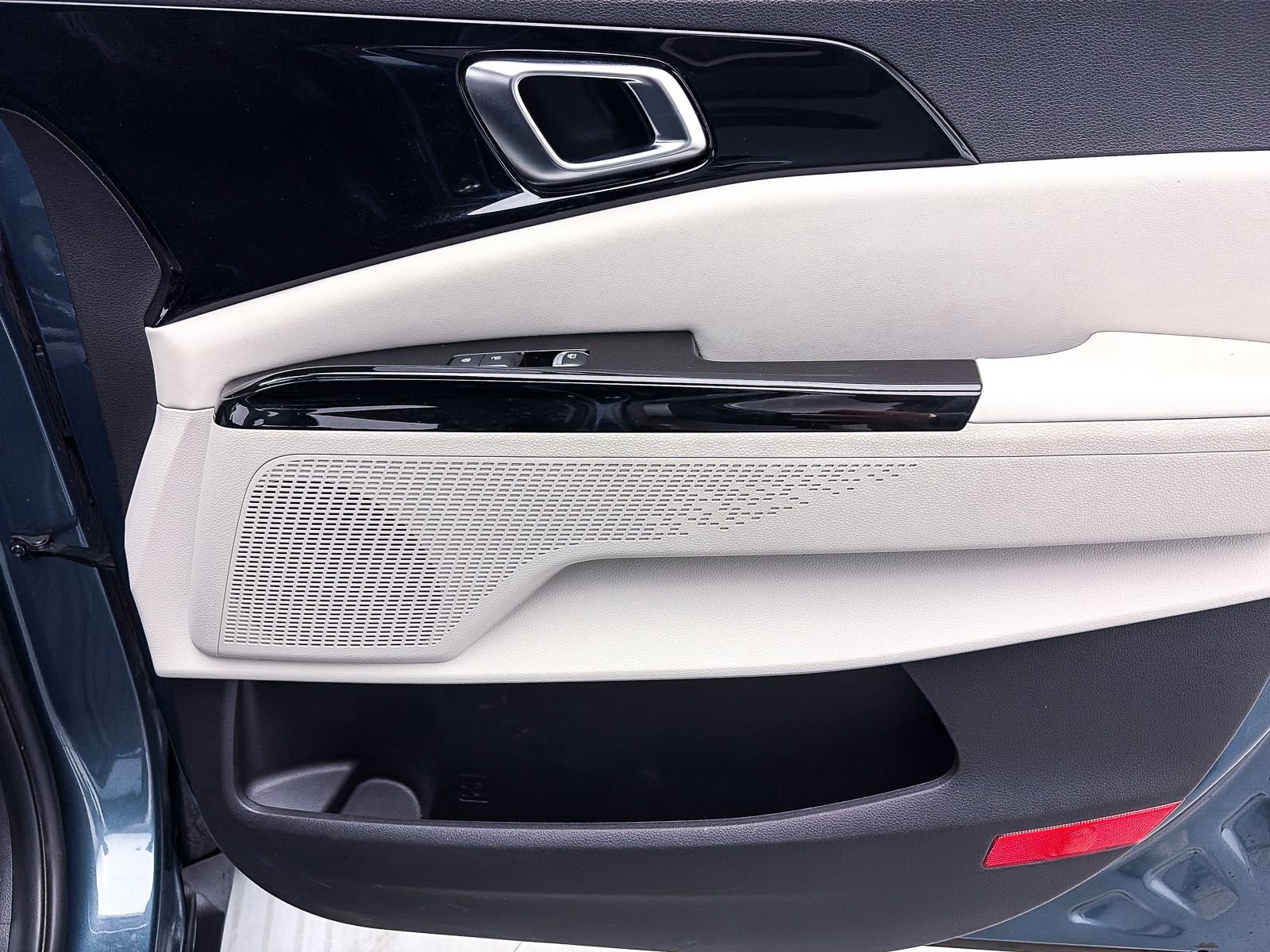 Certified 2024 Kia Carnival SX image 34