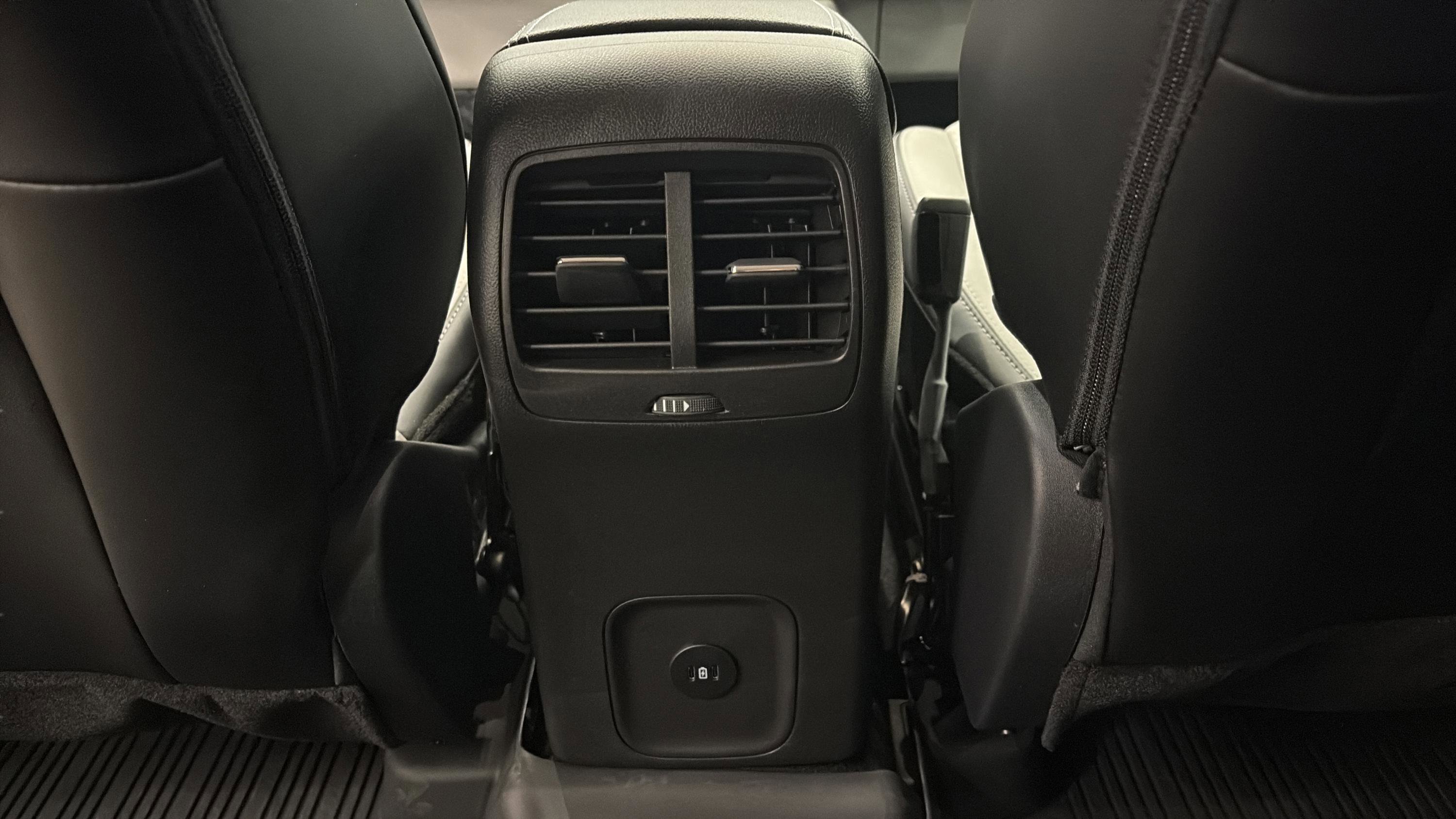 Used 2024 Ford Escape SE image 12