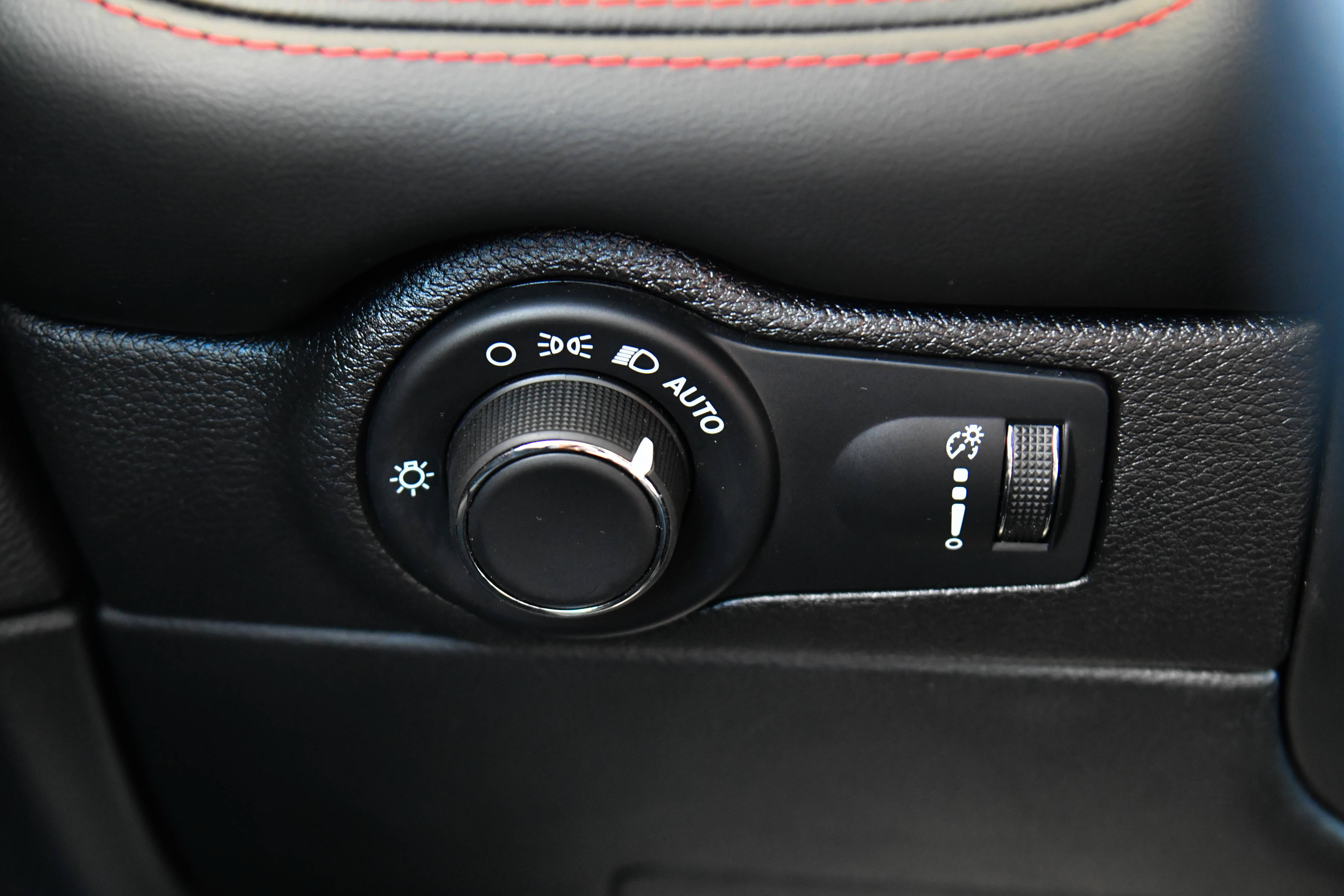 Used 2025 Dodge Durango GT AWD/4WD image 35