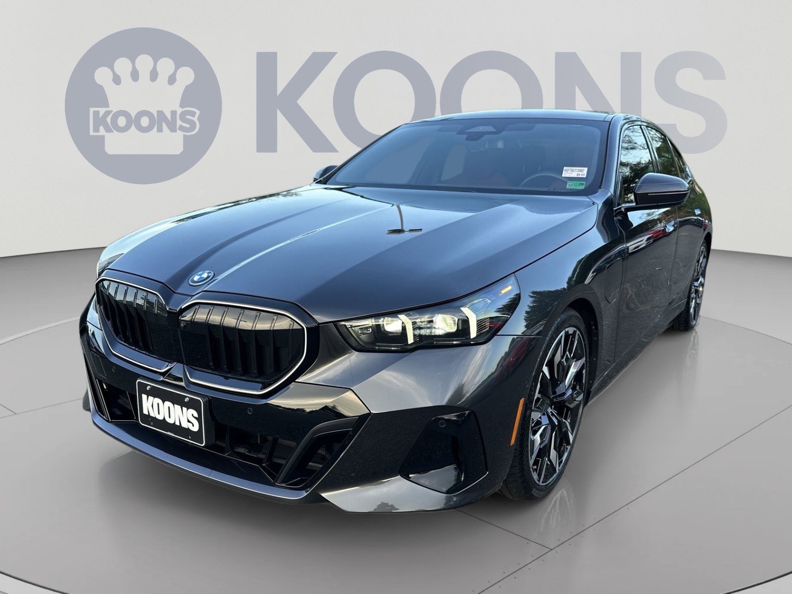 Used 2025 BMW 550e xDrive w/ Executive Package AWD/4WD image 1
