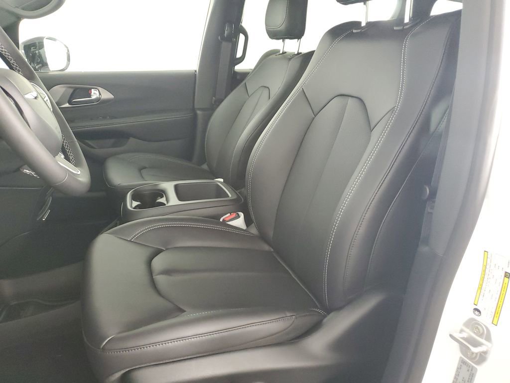 New 2026 Chrysler Pacifica Select image 12