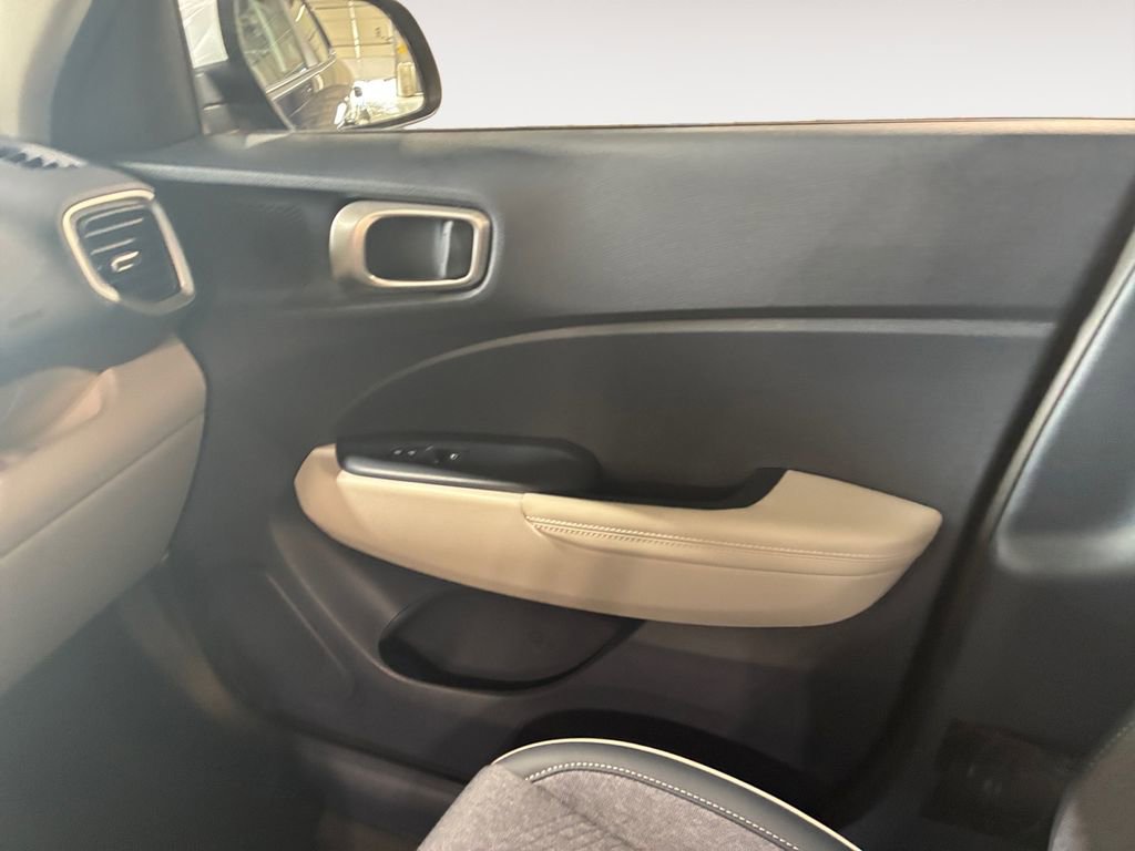 New 2026 Hyundai Venue SEL FWD image 26