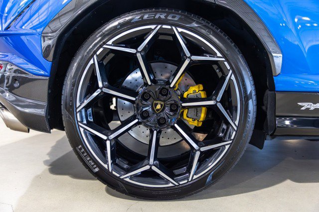 Used 2024 Lamborghini Urus Performante AWD/4WD image 25