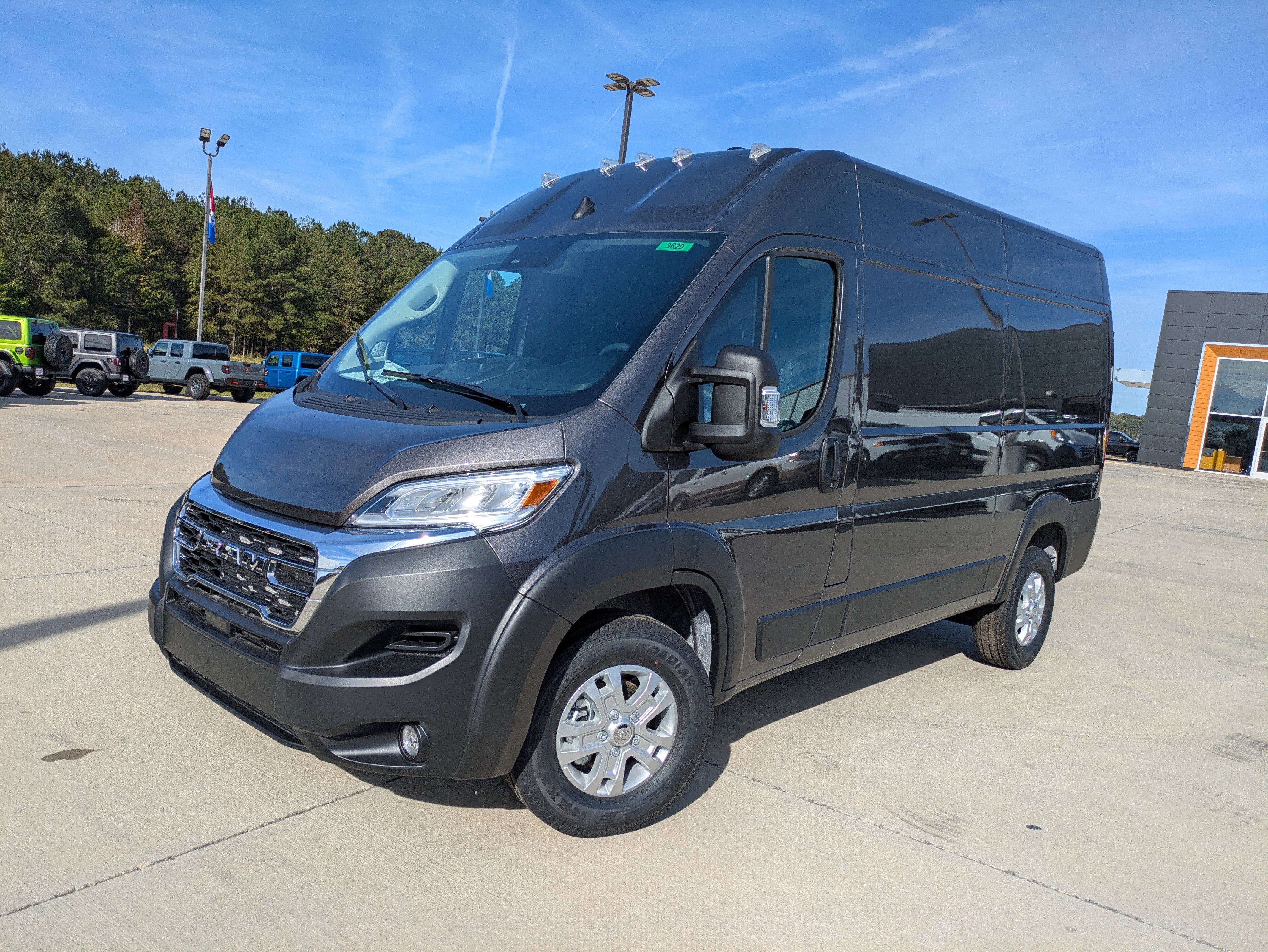 New 2026 RAM ProMaster 1500 w/ Quick Order Package 22G SLT image 4