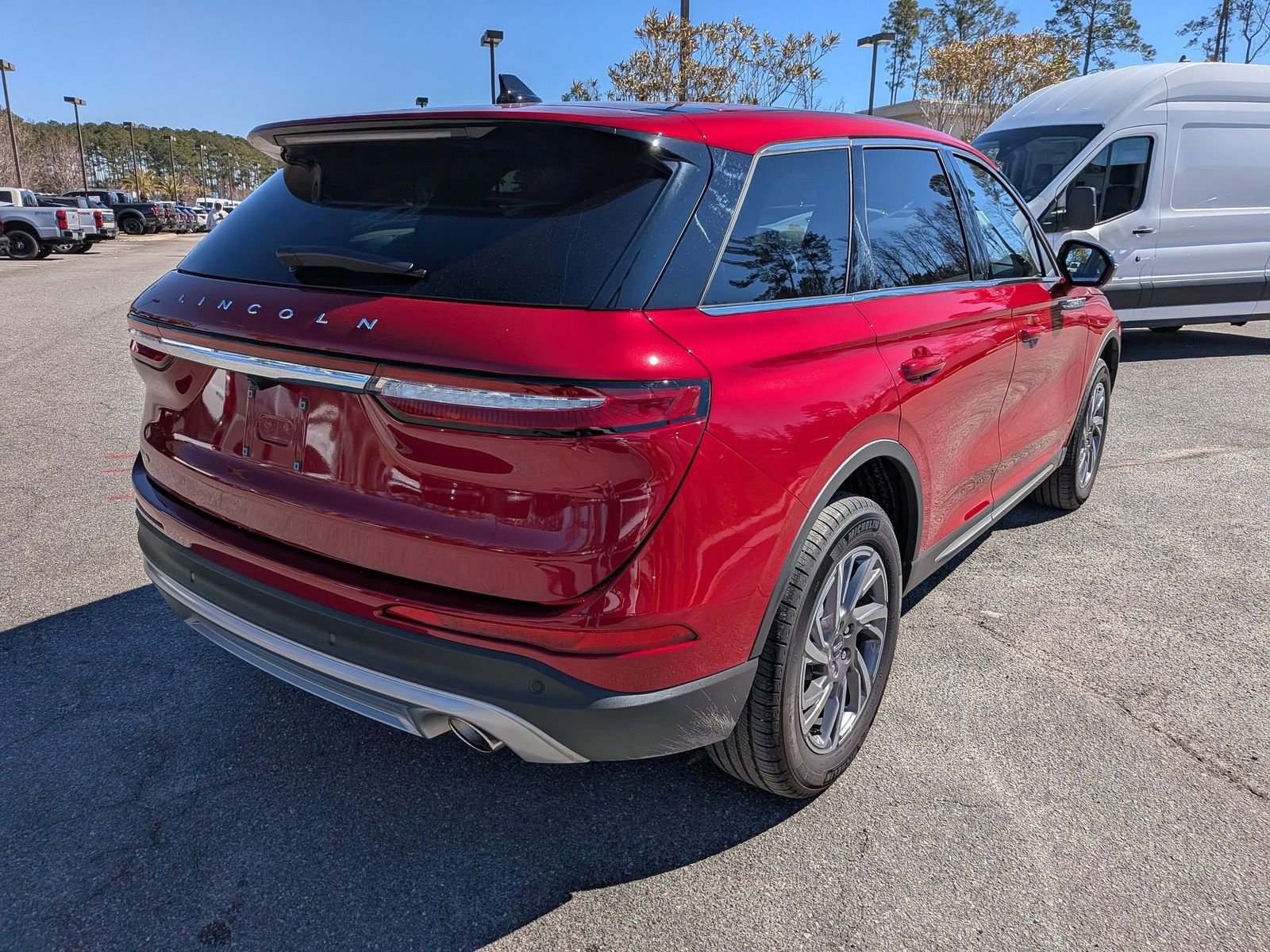 Used 2025 Lincoln Corsair FWD w/ Equipment Group 101A image 5