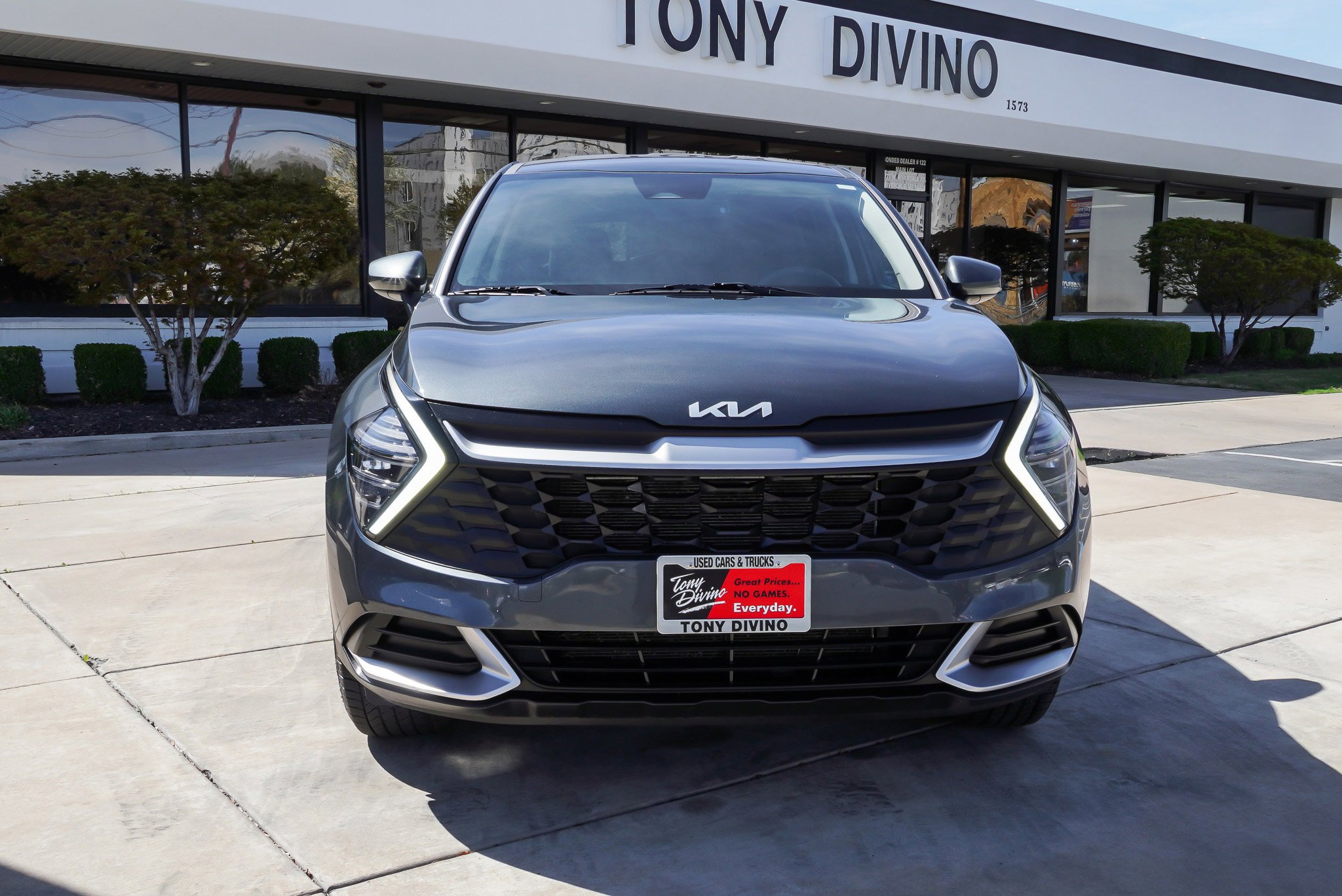 Used 2025 Kia Sportage LX image 3