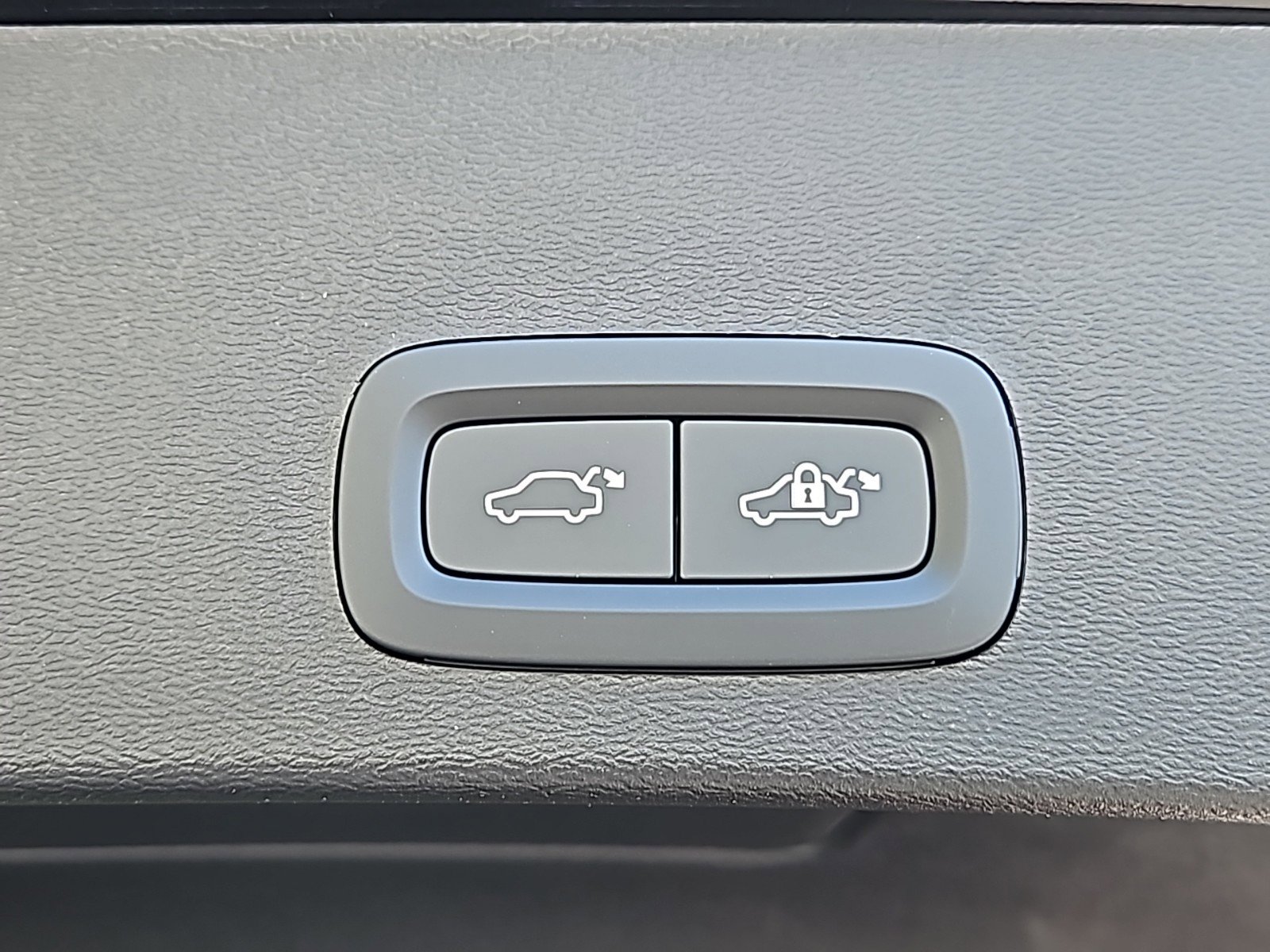 New 2025 Volvo XC40 B5 Plus w/ Protection Package Premier image 13