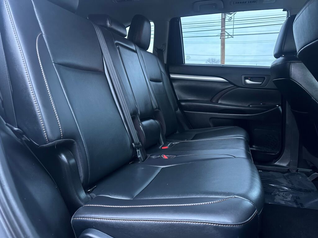 Used 2019 Toyota Highlander XLE image 29