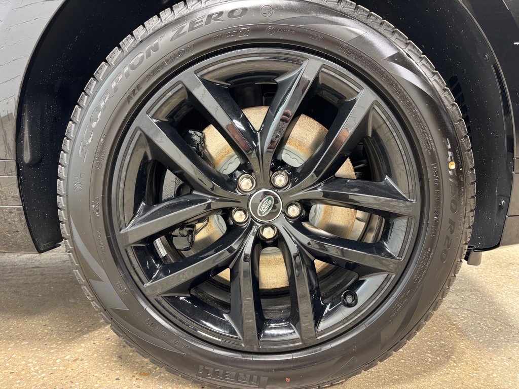 New 2026 Land Rover Range Rover Velar Dynamic SE image 11