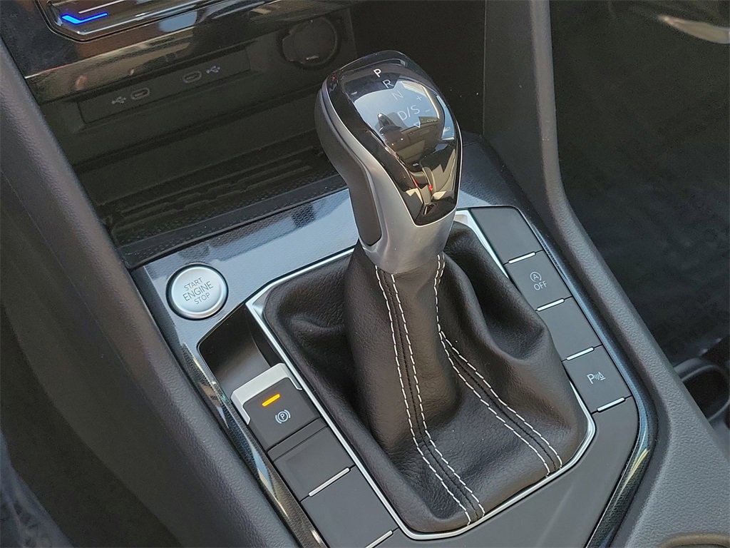 Certified 2025 Volkswagen Taos SE image 25