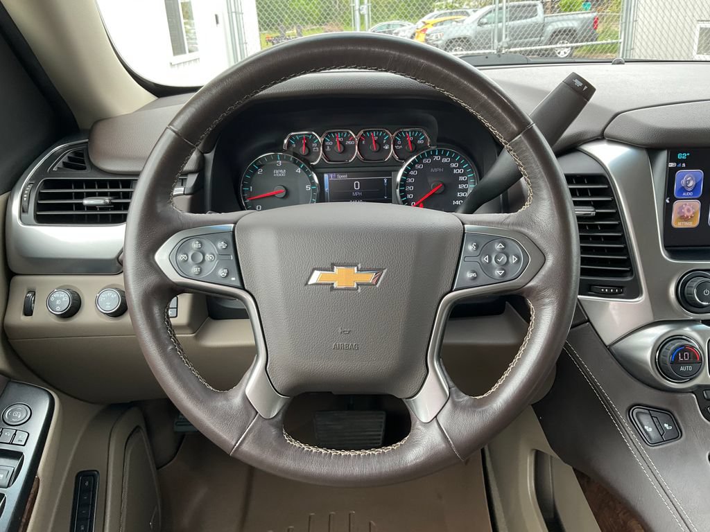 Used 2019 Chevrolet Tahoe LT w/ LT Signature Package AWD/4WD image 4