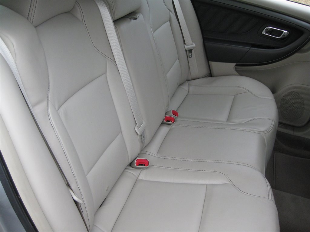 Used 2011 Ford Taurus SEL w/ 201A Rapid Spec Order Code image 27