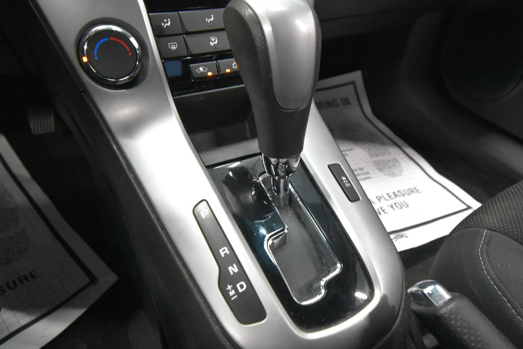 Used 2015 Chevrolet Cruze LT FWD image 17