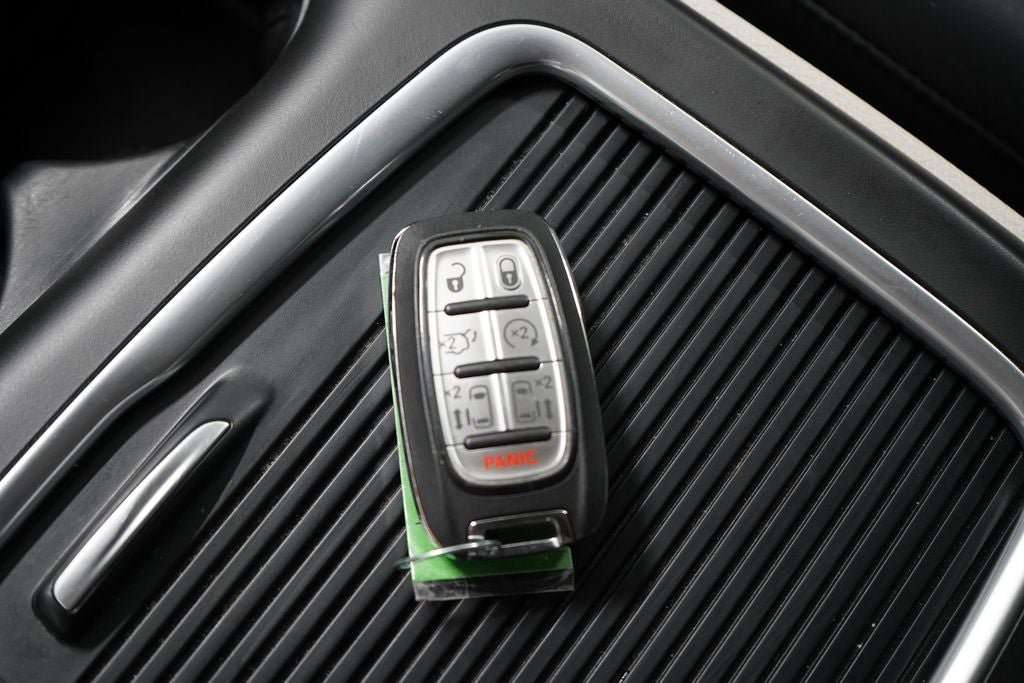 Used 2024 Chrysler Pacifica Touring-L FWD image 19