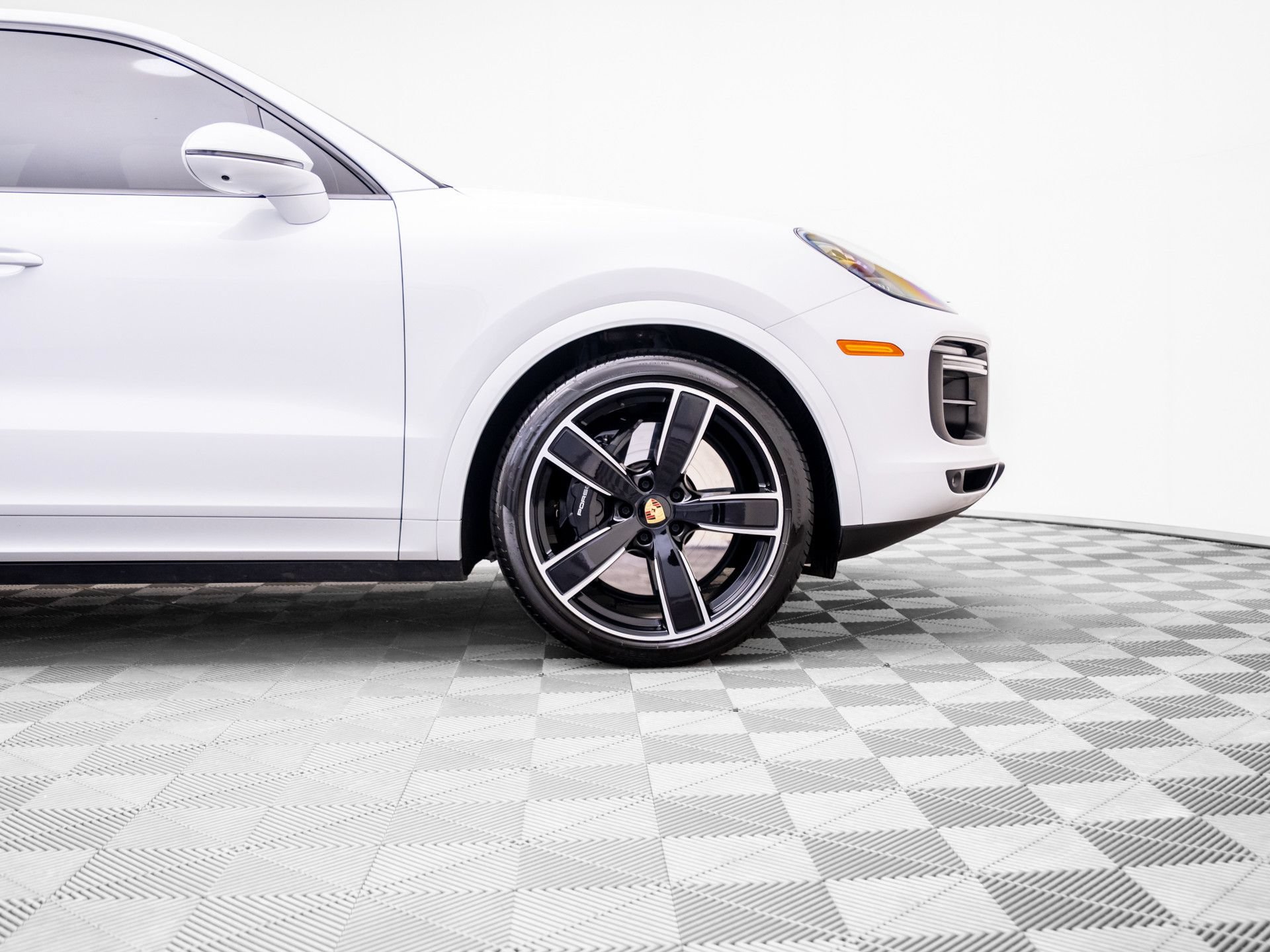 Certified 2023 Porsche Cayenne Turbo AWD/4WD image 41