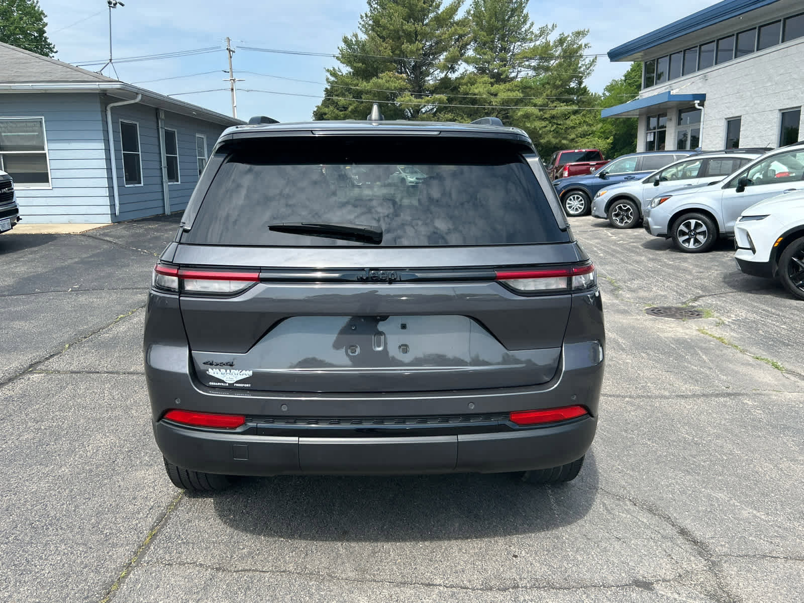 Used 2023 Jeep Grand Cherokee Altitude image 4